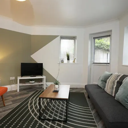 Aberdeen Apartments, Redland, Great Location *