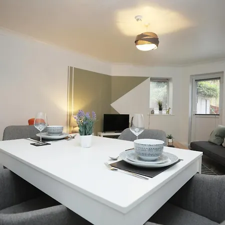 Aberdeen Apartments, Redland, Great Location Appartement